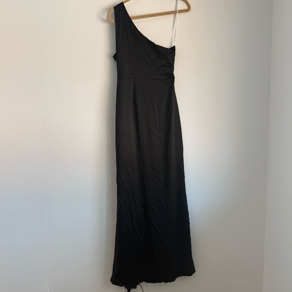 NWT Lulus Dreaming of Elegance Black Satin One-Shoulder Maxi Dress Size Medium - Picture 8 of 10